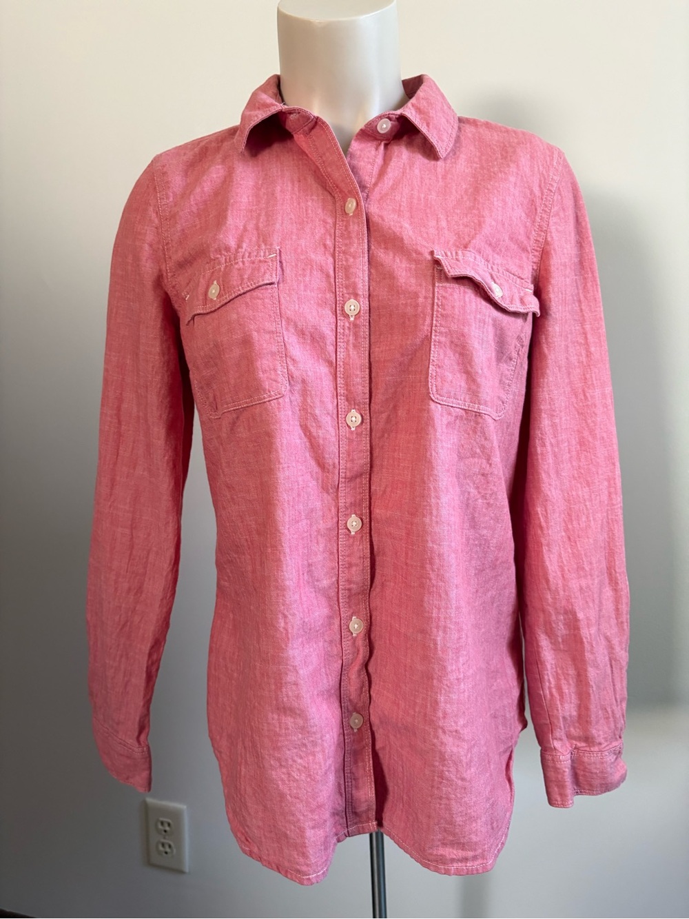 Old Navy Women’s Red Chambray Cotton Button-Up Shirt Size Small